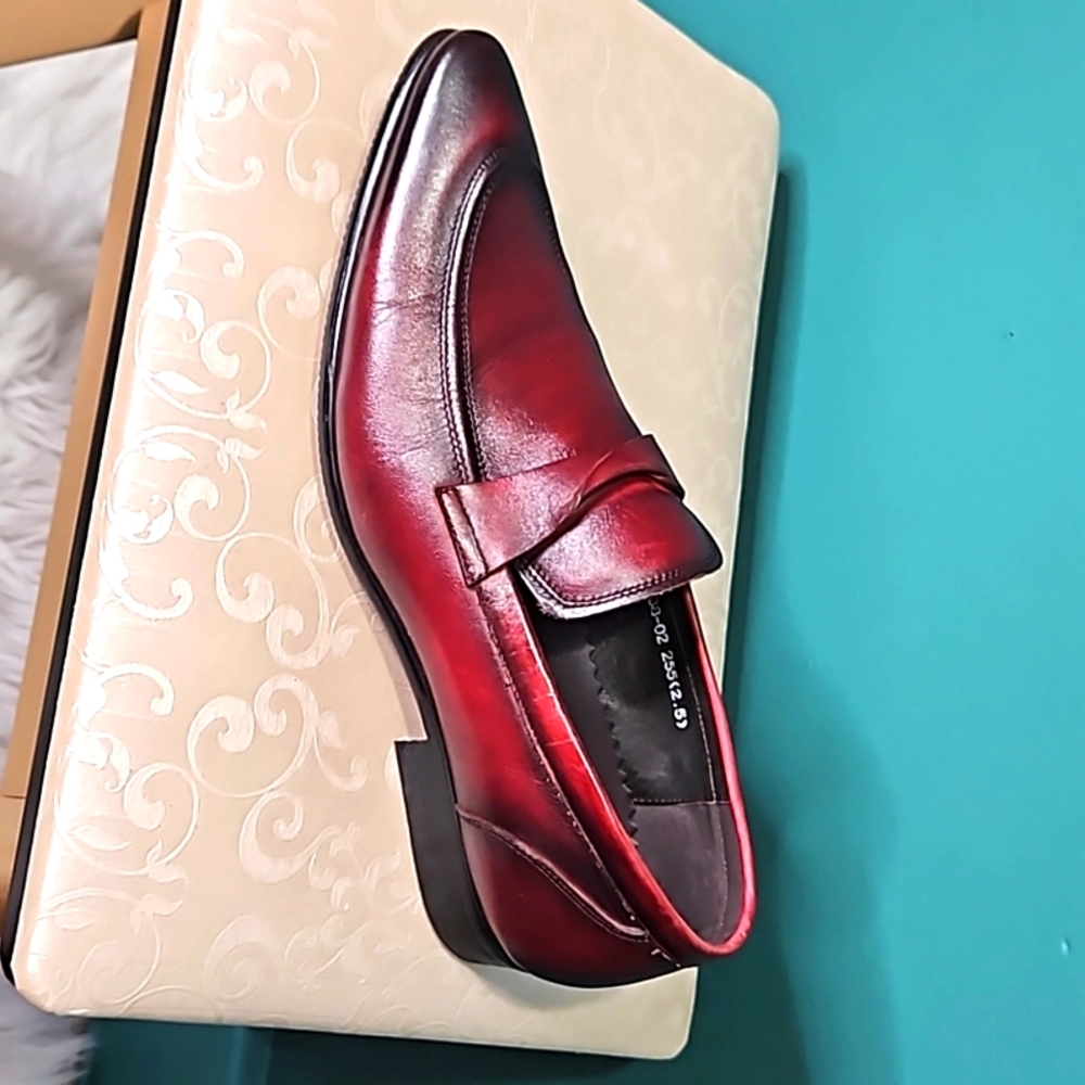 MEN SHOES SIZE 9 US AND CLEAN